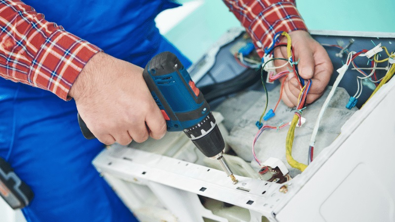 Aliağa Ariston Ariston çamaşır makinesi kart tamiri – Su almama arızası orijinal parça ile giderildi. - Teknik servis örneği